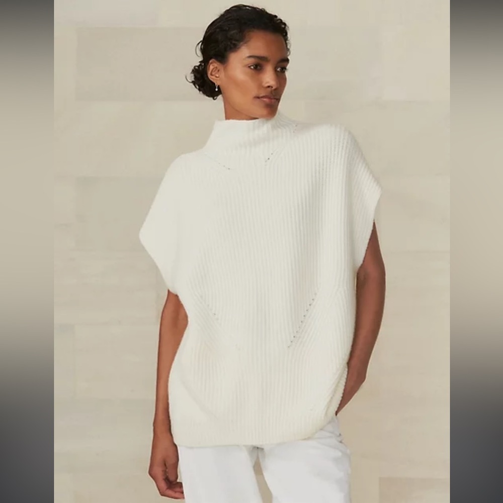 Banana Republic Merino Cashmere Crème Canyon Poncho sleeveless Sweater Size M-L